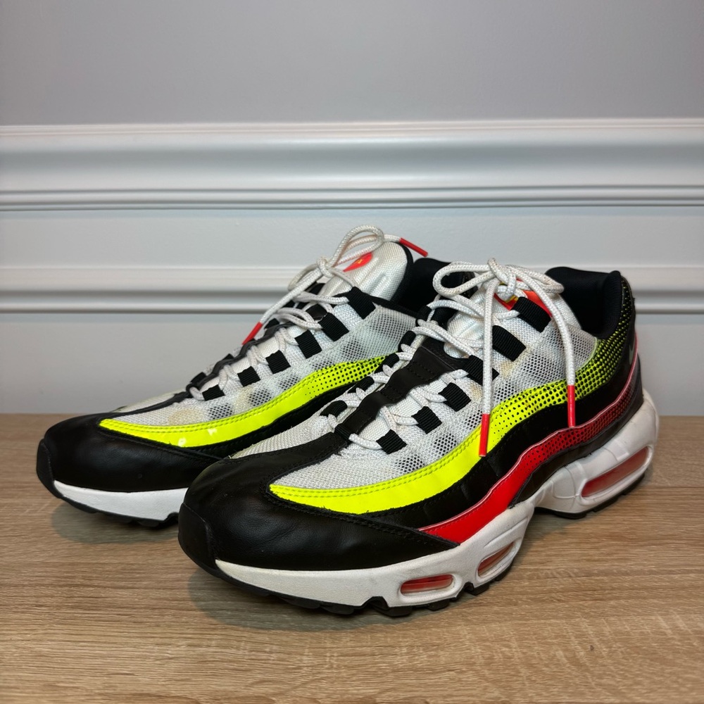 Nike Air Max 95 SE Sneakers Mens Size 12 Black Retro Future Shoes AJ2018-004 EUC - Picture 3 of 11